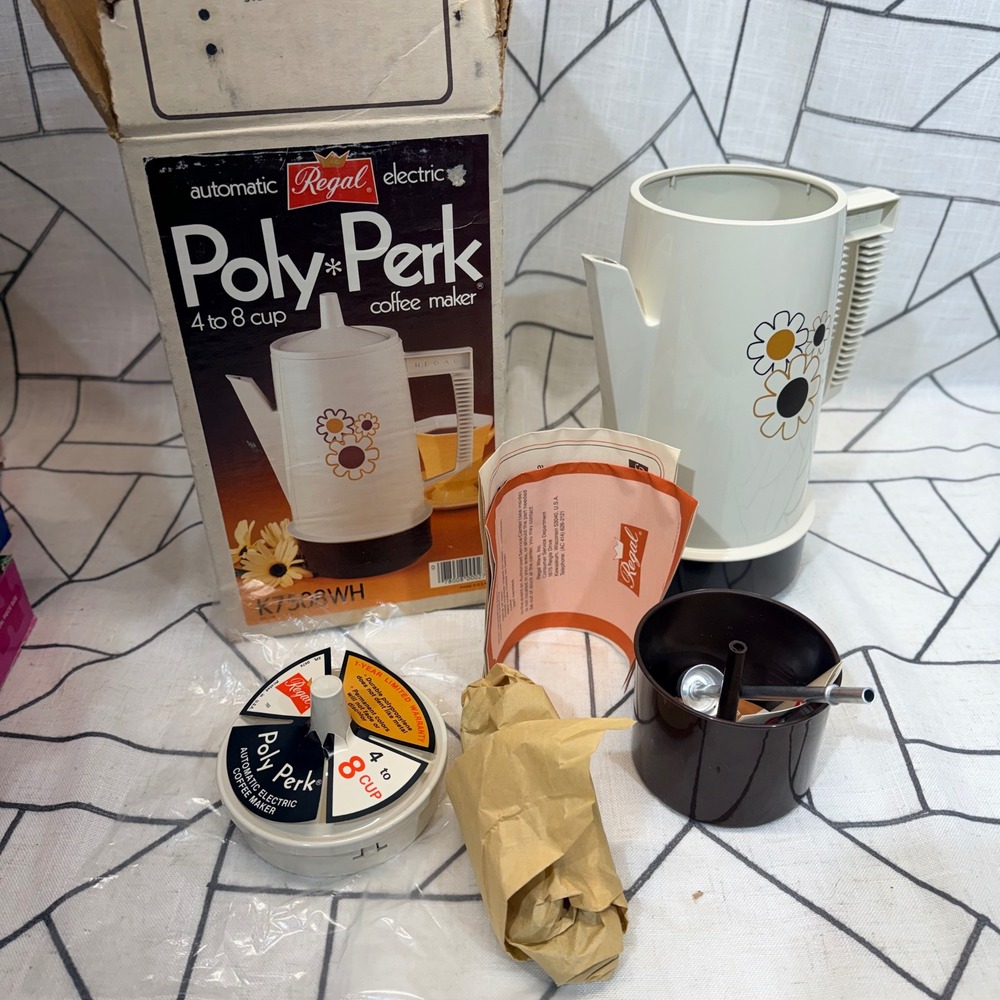 Regal Poly Perk Coffee Maker 4-8 Cup‎ White Vintage Floral Daisy 7508 1970s USA
